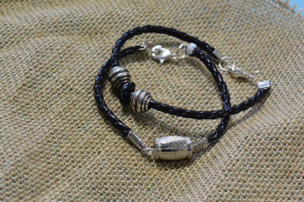 Beebeecraft Tips on How to Make Cool Black Leather Cord Bracelet for Men